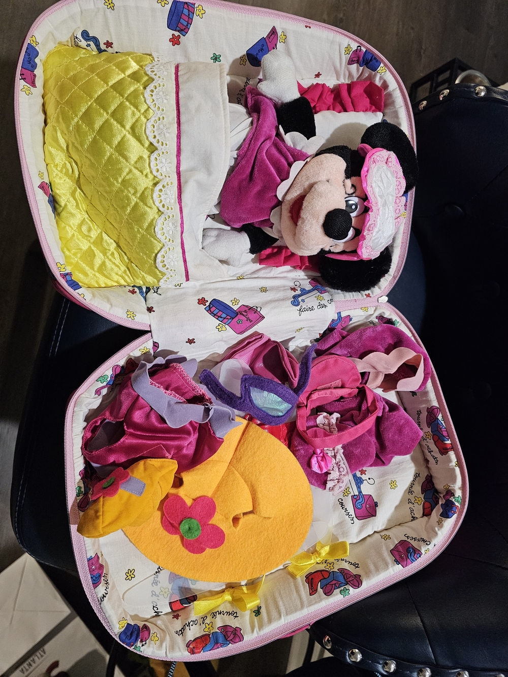 Vintage Minnie Mouse Dress-Up / Travel Case & Wardorbe
